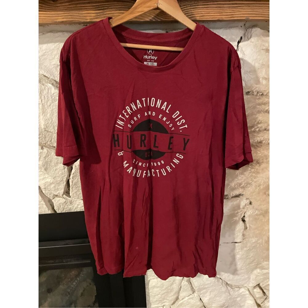 Hurley maroon graphic tee men’s size Extra Large‎